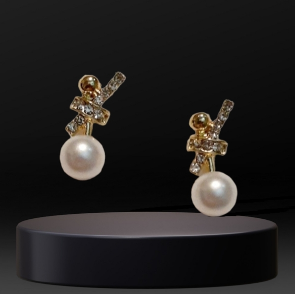 Pearl and Diamond Stud Earrings - Picture 4 of 9